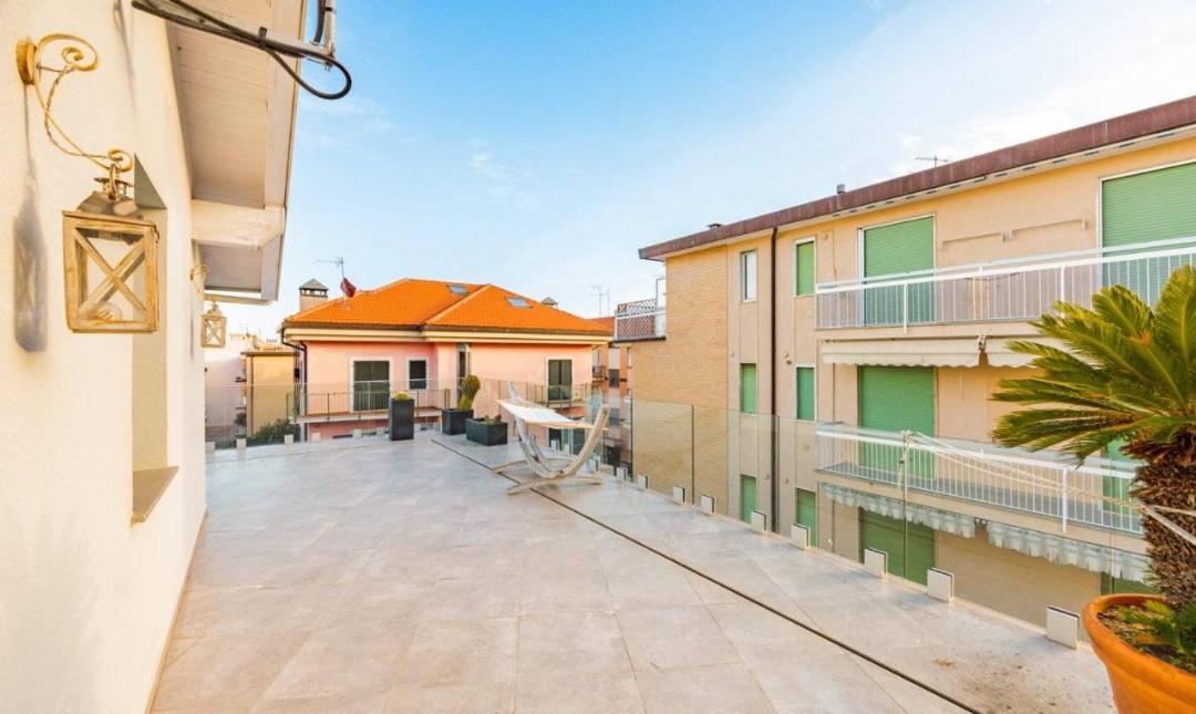 Appartamento Spotorno Con Ampio Terrazzo Attrezzato Anche Con Angolo Cottura Dış mekan fotoğraf