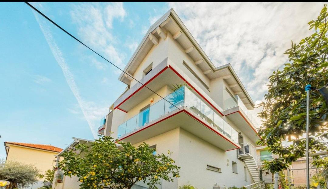 Appartamento Spotorno Con Ampio Terrazzo Attrezzato Anche Con Angolo Cottura Dış mekan fotoğraf